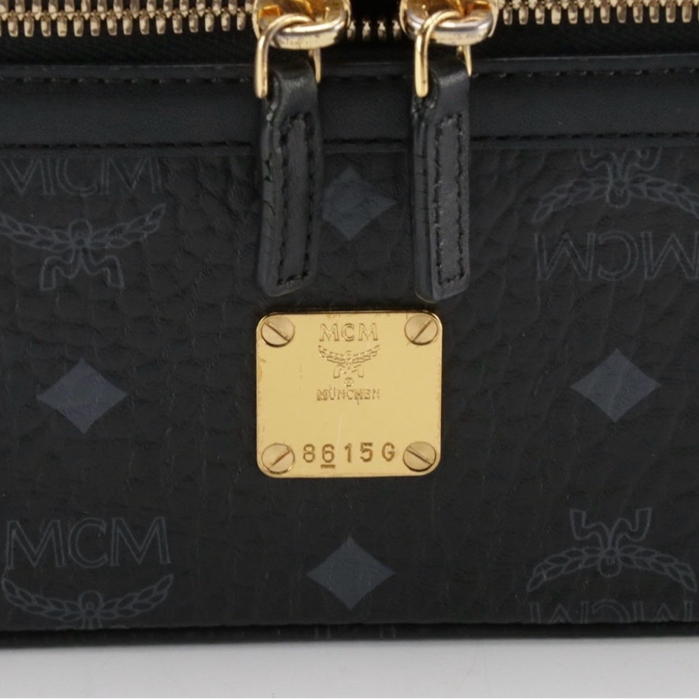 ❌❌SOLD❌❌ MCM Aren Vanity Case in Black Visetos Canvas w/ Leather Trim & Strap - Picture 3 of 10